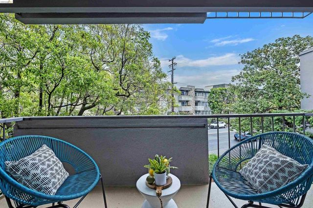 3945 Harrison St 23, Oakland, CA 94611