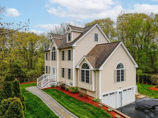 21 Colonial Farm Rd, Haverhill, MA 01832
