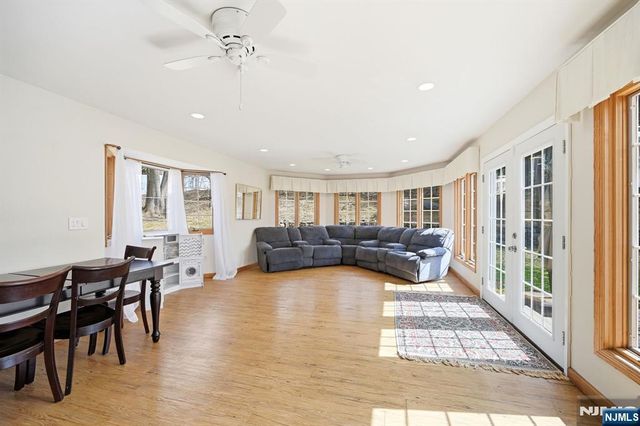 11 Osborne Court, Mahwah, NJ 07430