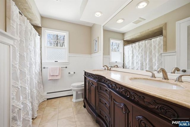 11 Osborne Court, Mahwah, NJ 07430