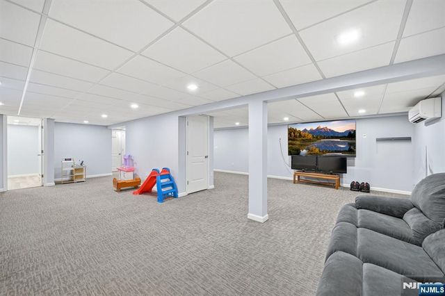 11 Osborne Court, Mahwah, NJ 07430