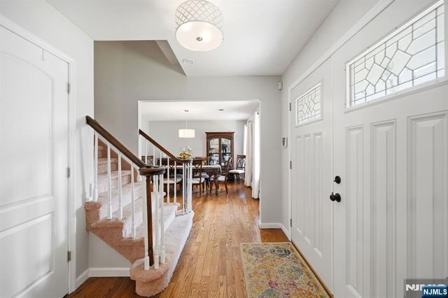 11 Osborne Court, Mahwah, NJ 07430