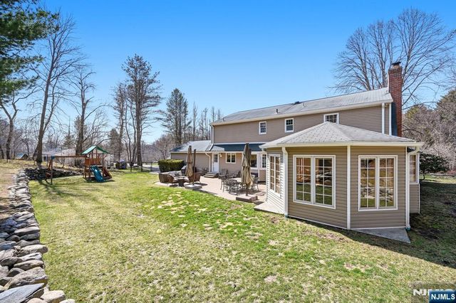 11 Osborne Court, Mahwah, NJ 07430