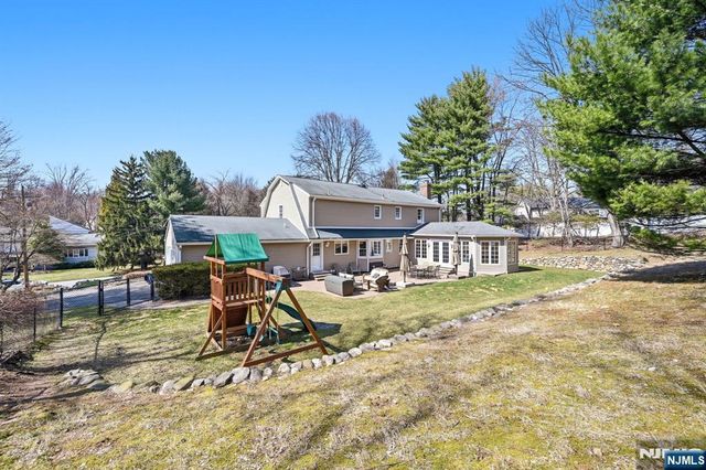 11 Osborne Court, Mahwah, NJ 07430