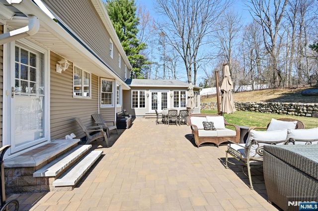 11 Osborne Court, Mahwah, NJ 07430