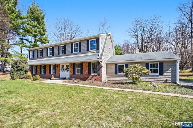 11 Osborne Court, Mahwah, NJ 07430