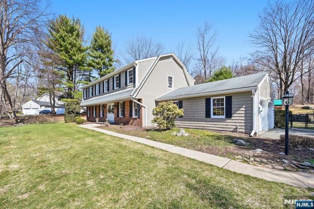 11 Osborne Court, Mahwah, NJ 07430