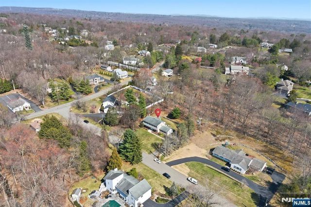 11 Osborne Court, Mahwah, NJ 07430