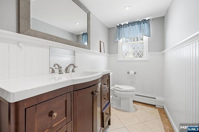 11 Osborne Court, Mahwah, NJ 07430