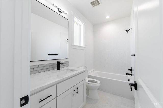 2025 S Penninger Dr, Boise, ID 83709