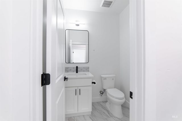 2025 S Penninger Dr, Boise, ID 83709