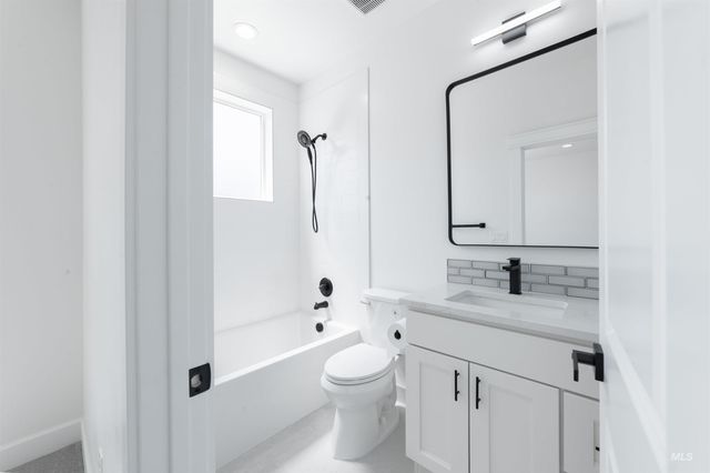 2025 S Penninger Dr, Boise, ID 83709