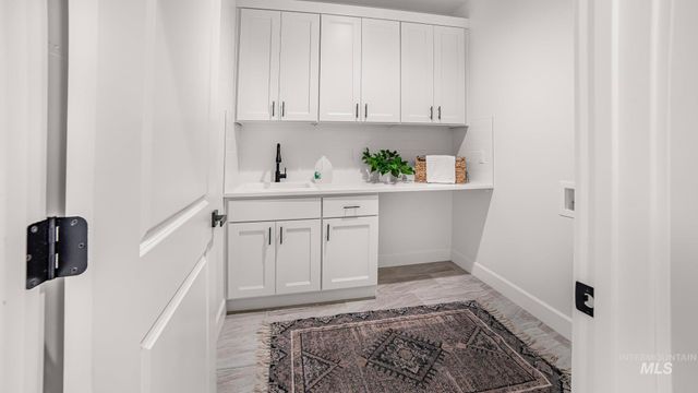 2025 S Penninger Dr, Boise, ID 83709