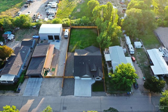 2025 S Penninger Dr, Boise, ID 83709