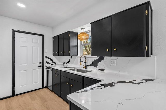 1703 NW 43rd St, Lawton, OK 73505