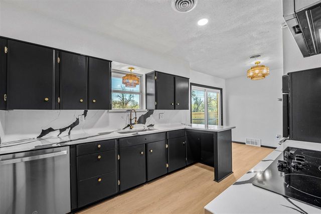 1703 NW 43rd St, Lawton, OK 73505