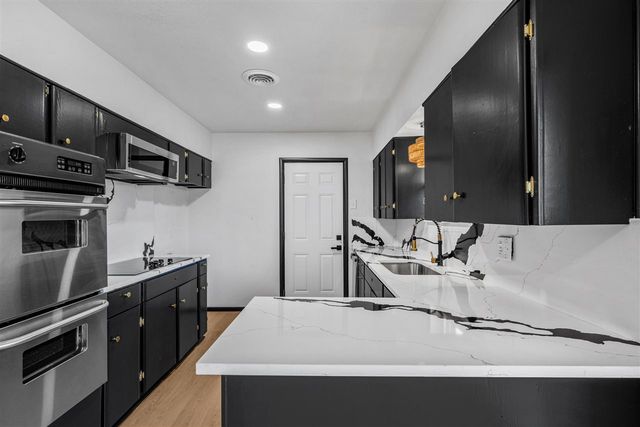 1703 NW 43rd St, Lawton, OK 73505