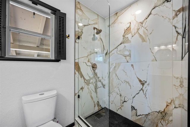 1703 NW 43rd St, Lawton, OK 73505