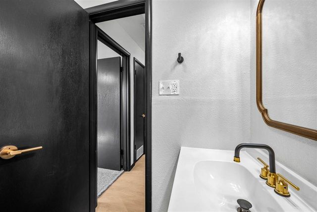 1703 NW 43rd St, Lawton, OK 73505