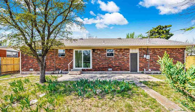 1703 NW 43rd St, Lawton, OK 73505