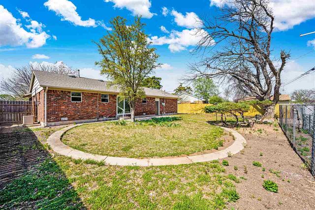 1703 NW 43rd St, Lawton, OK 73505