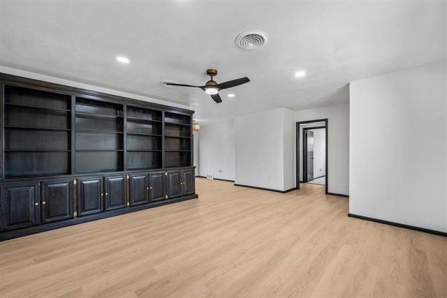 1703 NW 43rd St, Lawton, OK 73505