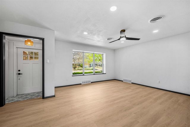 1703 NW 43rd St, Lawton, OK 73505