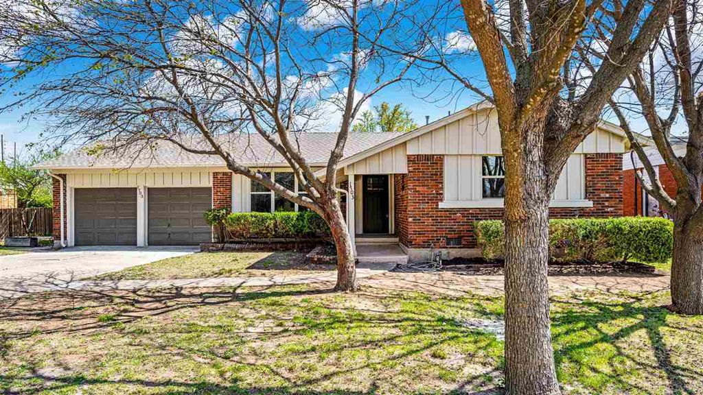 1703 NW 43rd St, Lawton, OK 73505