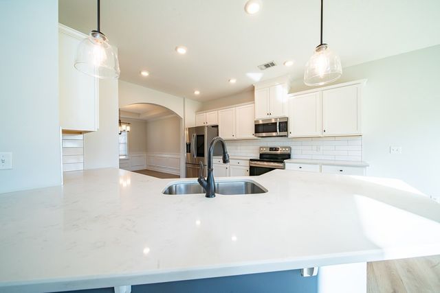 154 Red Oak Place, Smiths Station, AL 36877