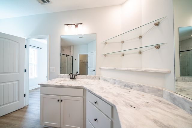 154 Red Oak Place, Smiths Station, AL 36877