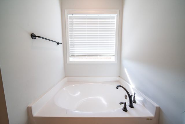 154 Red Oak Place, Smiths Station, AL 36877