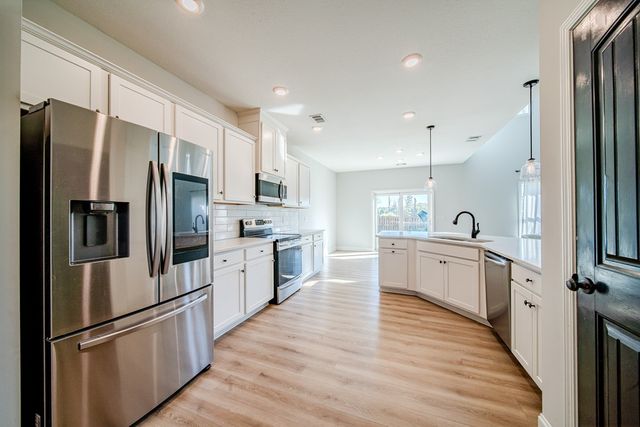 154 Red Oak Place, Smiths Station, AL 36877