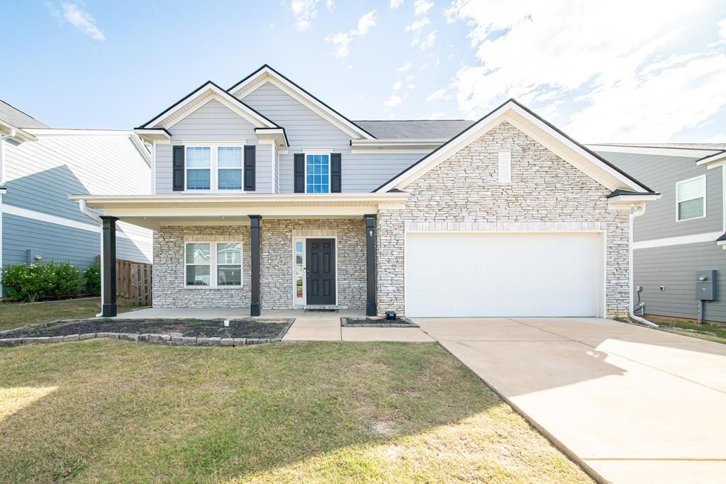 154 Red Oak Place, Smiths Station, AL 36877
