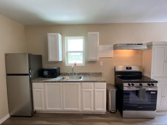 107 W JEWELL ST BLDG B, San Antonio, TX 78226