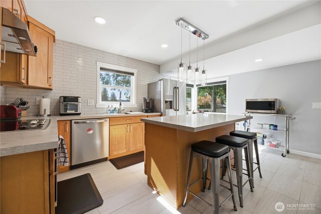 1913 Deville Drive NW, Bremerton, WA 98312