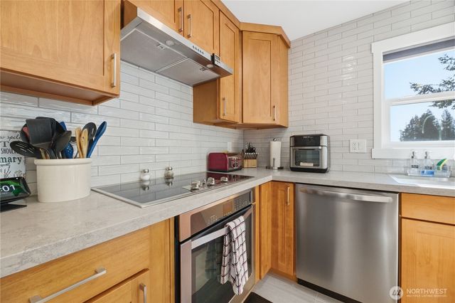 1913 Deville Drive NW, Bremerton, WA 98312