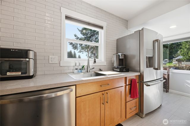 1913 Deville Drive NW, Bremerton, WA 98312