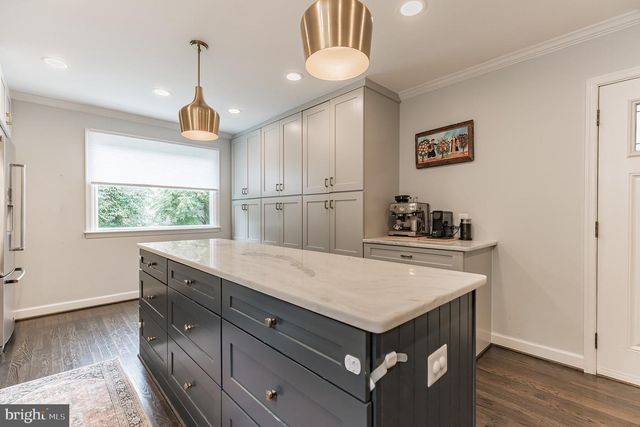 9911 BARNSBURY CT, Fairfax, VA 22031