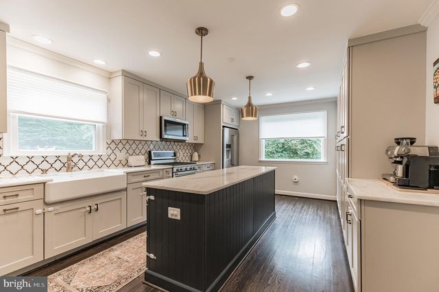 9911 BARNSBURY CT, Fairfax, VA 22031