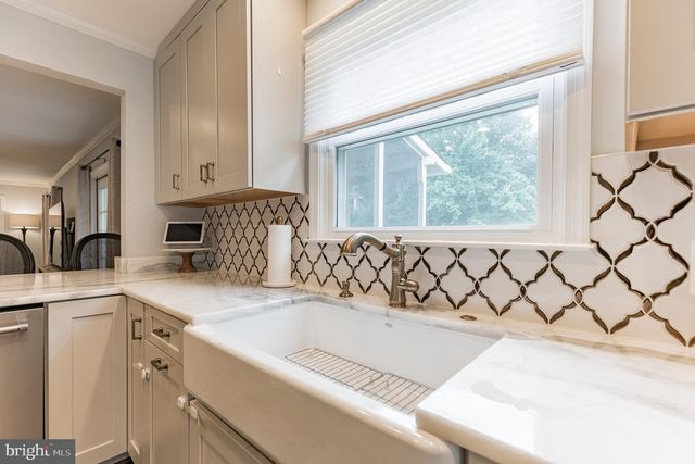 9911 BARNSBURY CT, Fairfax, VA 22031