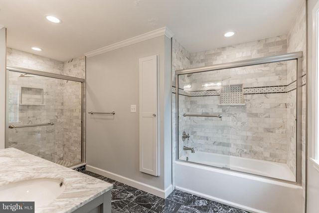 9911 BARNSBURY CT, Fairfax, VA 22031