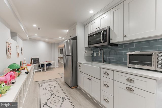 9911 BARNSBURY CT, Fairfax, VA 22031