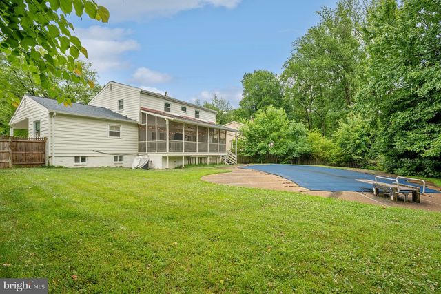 9911 BARNSBURY CT, Fairfax, VA 22031