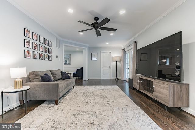 9911 BARNSBURY CT, Fairfax, VA 22031