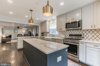 9911 BARNSBURY CT, Fairfax, VA 22031