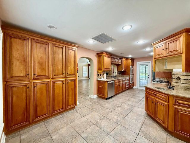 1103 BALLINGER ROAD, Lutz, FL 33548
