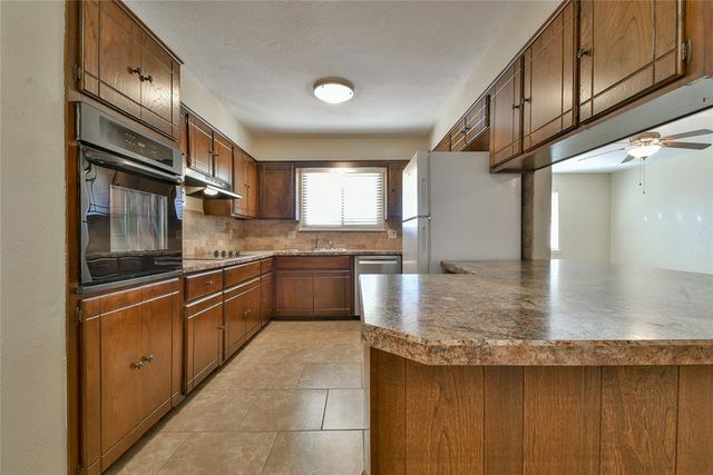 3317 Hunting Hawk Circle, Edmond, OK 73013