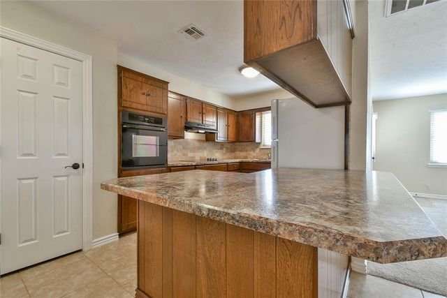 3317 Hunting Hawk Circle, Edmond, OK 73013