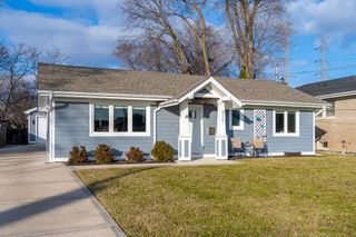 926 S Golf Cul De Sac Street, Des Plaines, IL 60016