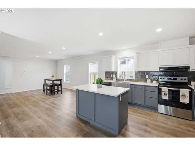 1547 A St, Springfield, OR 97477